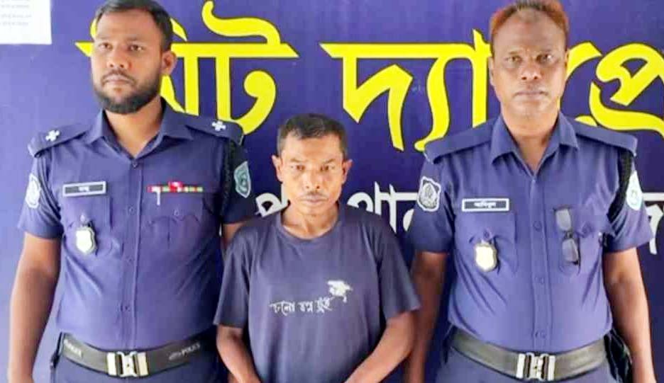 বিস্কুট দেওয়ার কথা বলে প্রতিবন্ধীকে নিয়ে ঝোপের আড়ালে সামছুল, অতঃপর...