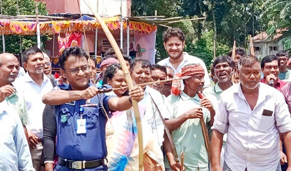 বীরগঞ্জে আন্ত্মর্জাতিক আদিবাসী দিবস উপলক্ষে তীঁর ধনুক প্রতিযোগিতা