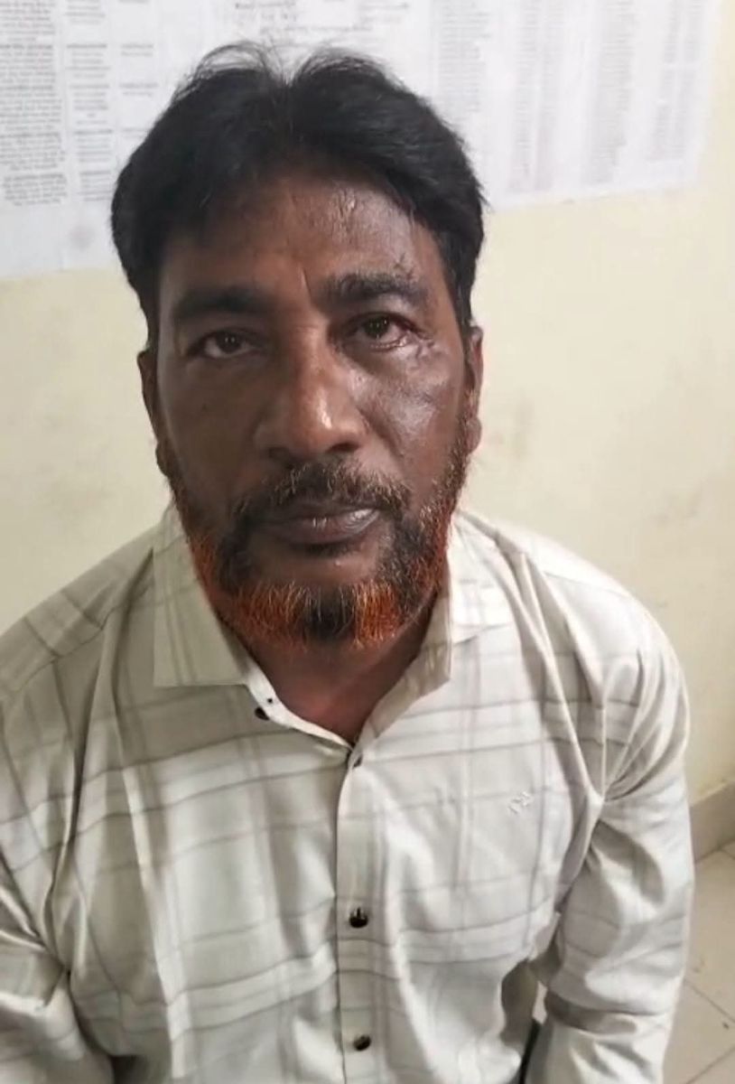 দিনাজপুরে থানায় এসে সিআইডি কর্মকর্তাকে থাপ্পড়, গ্রেপ্তার কৃষকদল নেতা, দল থেকে বহিষ্কার