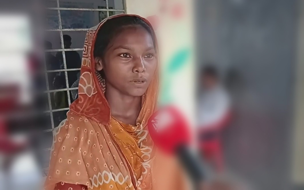 বিরলে কড়া সম্প্রদায়ের দ্বিতীয় নারী হিসেবে পূজার এসএসসি জয়, পাশে প্রশাসন।।
