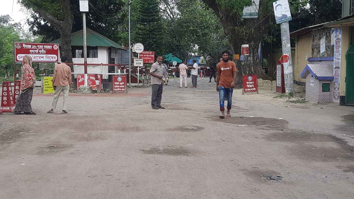 দিনাজপুরের হিলি স্থলবন্দর দিয়ে পণ্য আমদানি-রপ্তারি বন্ধ