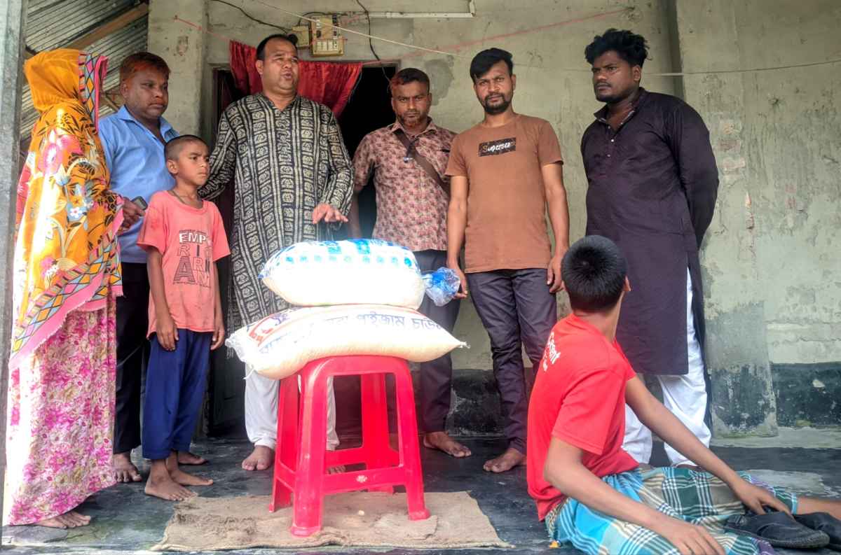সংবাদ প্রকাশের পর শিকলে বাঁধা দুই ভাইয়ের পাশে আক্কাস আলী