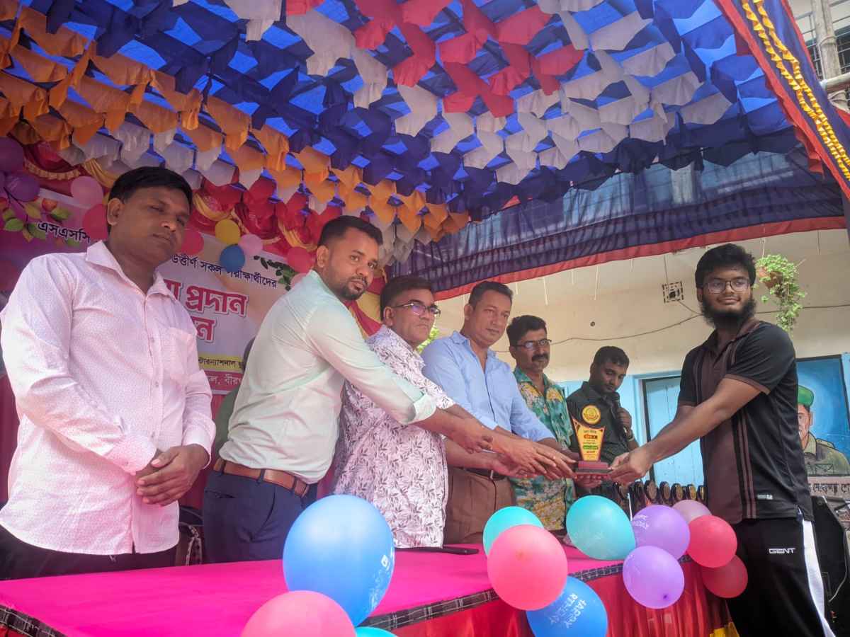 বীরগঞ্জে জিপিএ-৫ প্রাপ্ত ২৫ শিক্ষার্থীকে সংবর্ধনা