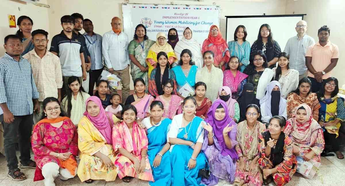 দিনাজপুরে বাল্যবিবাহ প্রতিরোধ ও তরম্নণী নেতৃত্ব বিকাশে অ্যাডভোকেসি সভা 
