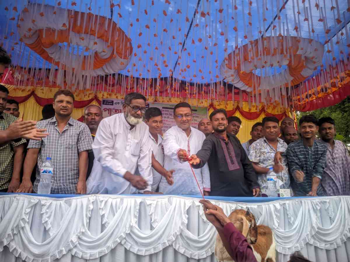 বীরগঞ্জে ঐতিহ্যবাহী পাতা খেলা অনুষ্ঠিত