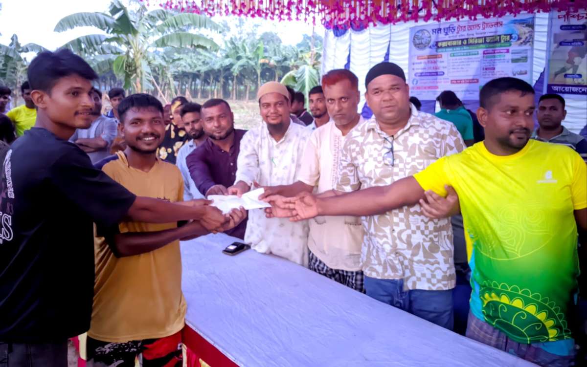 বীরগঞ্জে পশ্চিম ভোগডোমায় জমজমাট ফুটবল টুর্নামেন্ট অনুষ্ঠিত