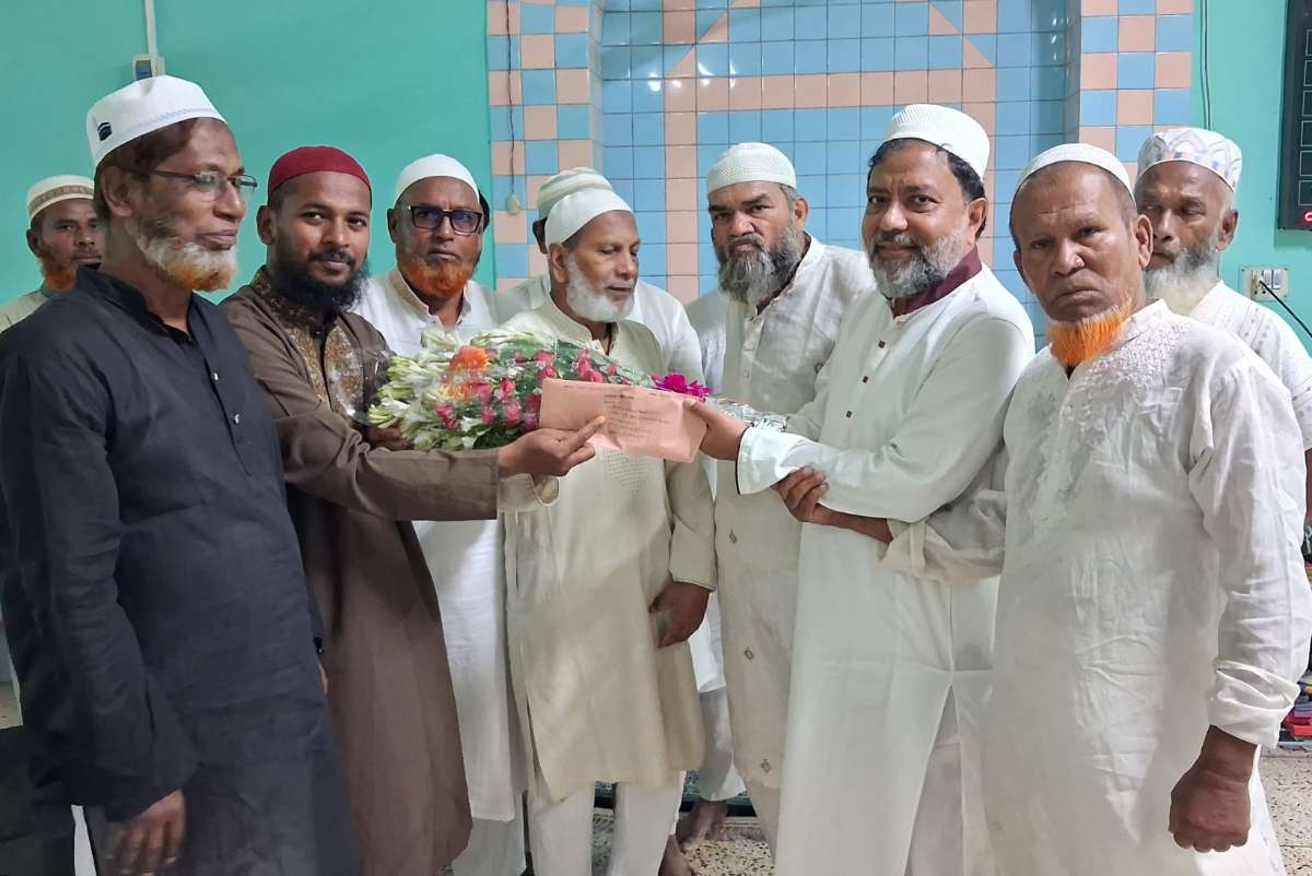 লালবাগ জামে মসজিদে হাজী জামাতুল্যা ওয়াক্‌ফ এস্টেটের নবনিযুক্ত মোতাওয়ালস্নীকে বরণ