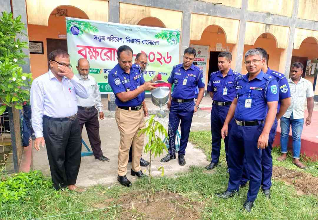 দিনাজপুর পুলিশ লাইন উচ্চ বিদ্যালয়ে বৃক্ষরোপণ কর্মসূচি
