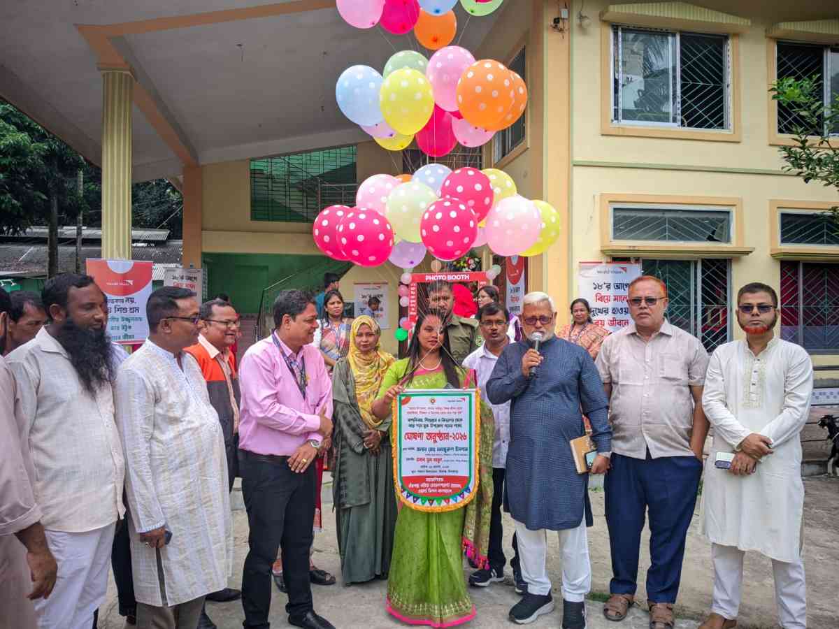 বীরগঞ্জে শিশু সুরক্ষায় নতুন অঙ্গীকার, ৫০ টি অসচ্ছল পরিবারের মাঝে ছাগল বিতরণ
