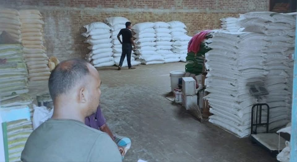 কাহারোলে সার মজুদ রাখার দায়ে ব্যবসায়ীর জেল-জরিমানা