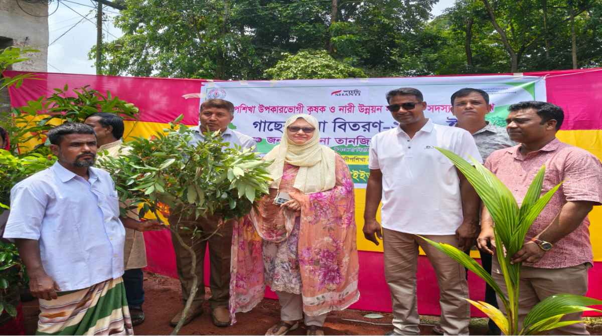 ঘোড়াঘাটে দীপশিখার উপকারভোগীদের  মাঝে গাছের চারা বিতরণ