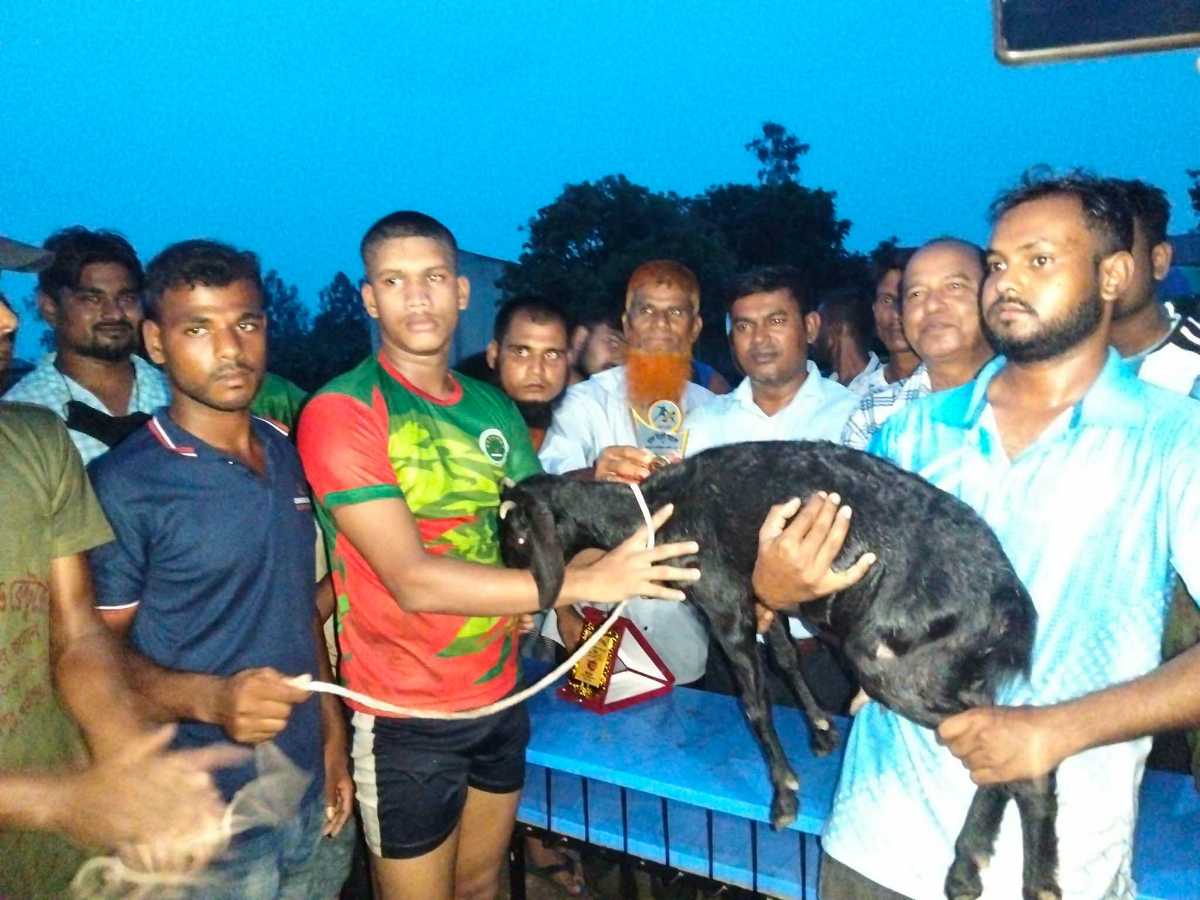 পার্বতীপুরের ইন্দ্রপুরে মাদক বিরোধী সমাবেশ ও প্রীতি কাবাডি ফাইনাল খেলা অনুষ্ঠিত হয়েছে। 