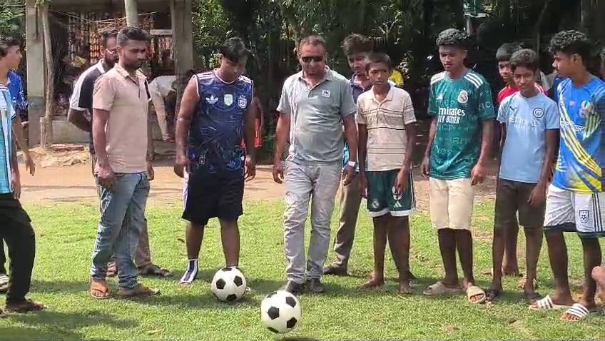 হিলিতে ফুটবল টুর্নামেন্ট অনুষ্ঠিত হয়েছে 