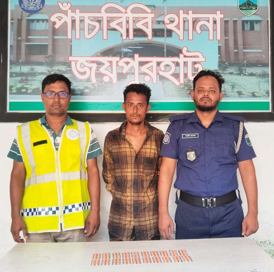 পরনের লুঙ্গিতে পাওয়া গেলো ২০০ পিস টাপেন্টাডল ট্যাবলেট