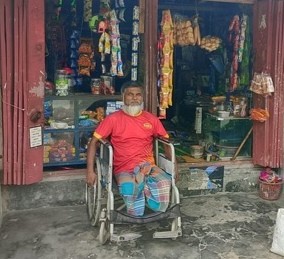 শারীরিক প্রতিবন্ধকতা ও দারিদ্র্য কোনো কিছুই দমাতে পারেনি কুড়িগ্রামের সেকেন্দার আলীকে