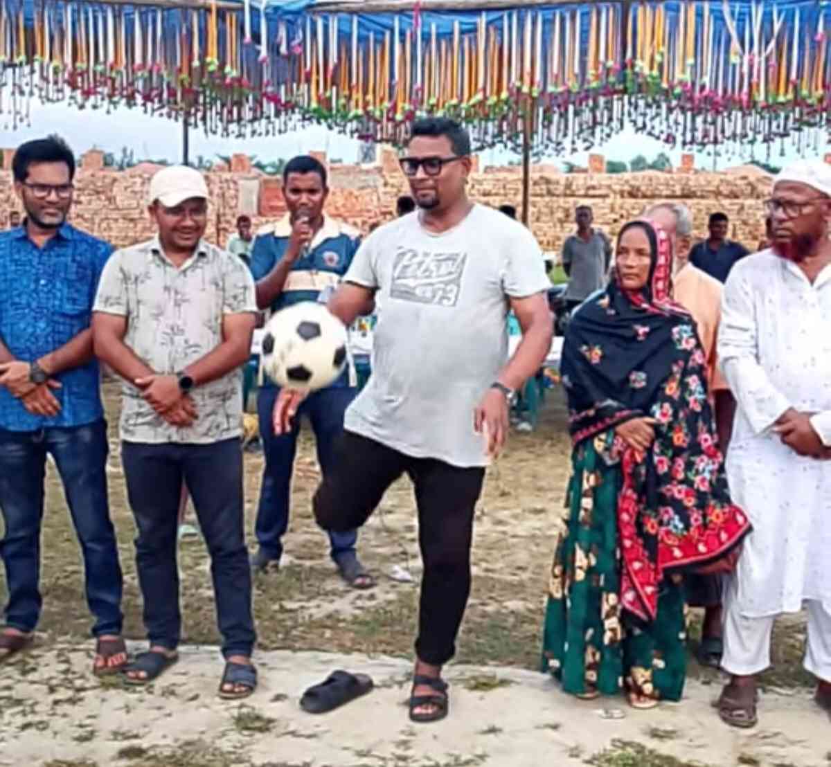 বীরগঞ্জে ফুটবল টুর্নামেন্টের ফাইনাল খেলা অনুষ্ঠিত