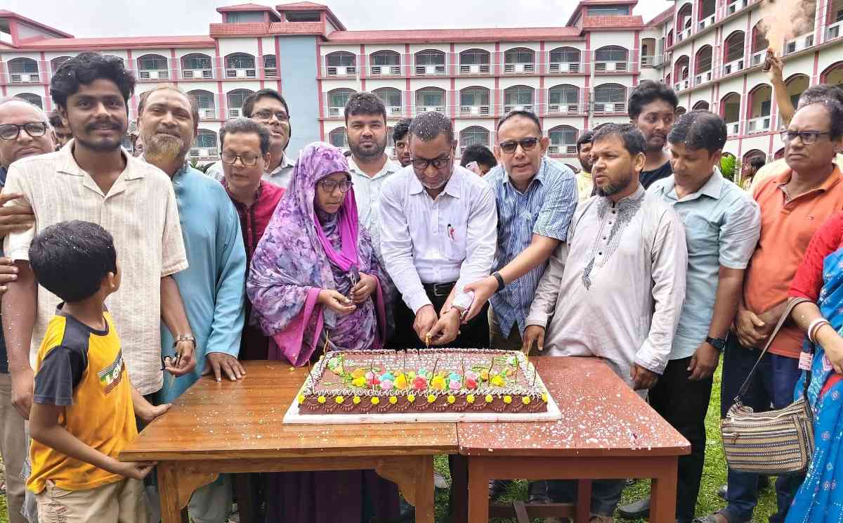 ইসকান্দর মজুমদারের উদ্যোগে প্রতিষ্ঠিত দিনাজপুর আদর্শ মহাবিদ্যালয়ের প্রতিষ্ঠাবার্ষিকী পালিত