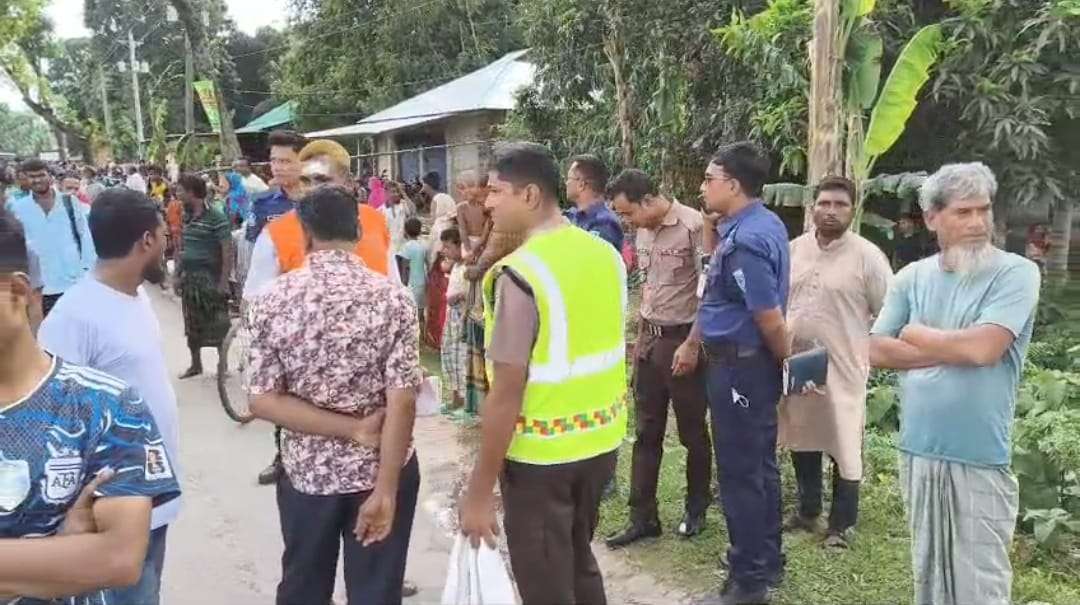 পঞ্চগড়ে তেলবাহী ট্রাকের ধাক্কায় ইজিবাইক চালক নিহত, আহত তিন