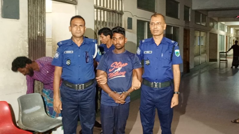 নারী ধর্ষণের অভিযোগে  ট্রেনের ক্যান্টিনবয় গ্রেপ্তার