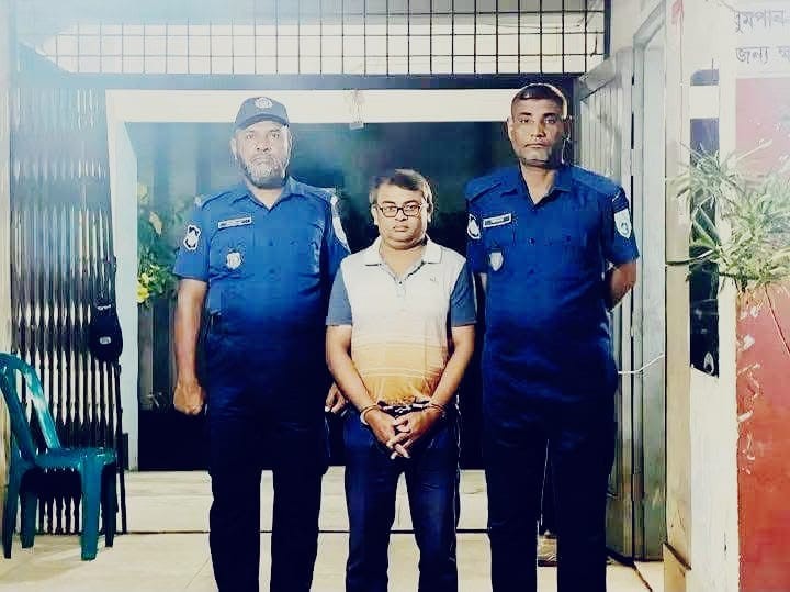 চিরিরবন্দরে লাইসেন্স ছাড়া চিকিৎসা দেওয়ায় কারাদণ্ড ও জরিমানা।