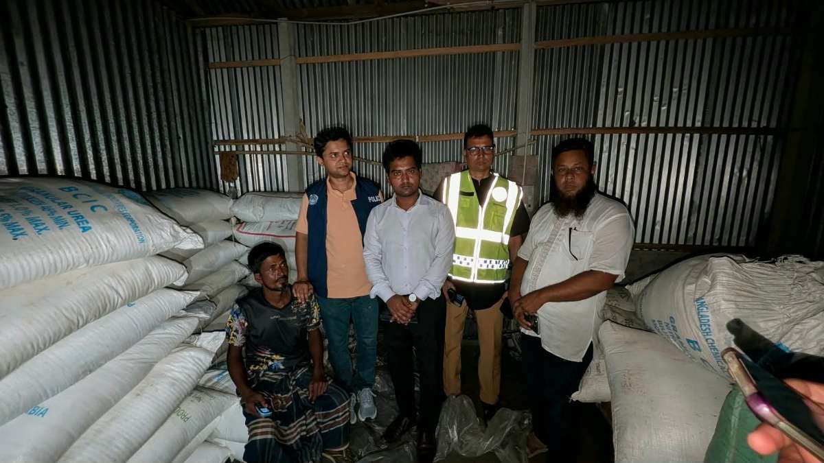 ভুরুঙ্গামারীতে অবৈধভাবে মজুদ করা ৪২ বস্তা সার উদ্ধার