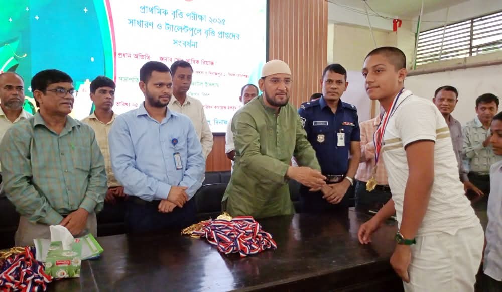 বিরলে প্রাথমিক বৃত্তি প্রাপ্তদের সংবর্ধনা ও শ্রেষ্ঠ শিক্ষকদের ক্রেস্ট প্রদান