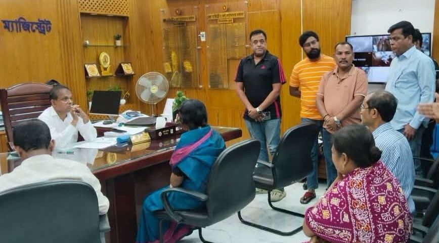 টয়ের মৃত্যুর ঘটনায় শোকাহত পরিবারের পাশে জেলা প্রশাসক