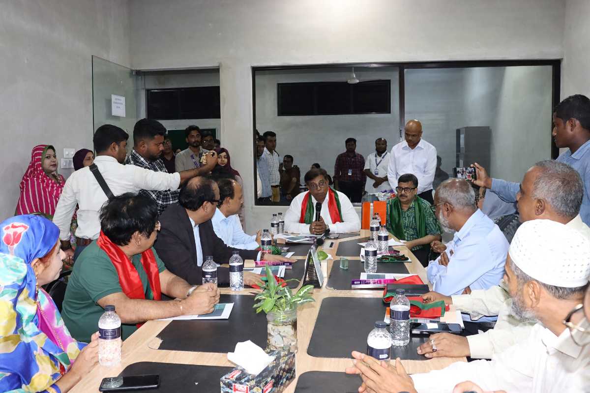 ঠাকুরগাঁওয়ে ইকো ইউনিভার্সিটি অব সায়েন্স অ্যান্ড টেকনোলজি (ইইউএসটি) পরিদর্শনে ইউজিসির চেয়ারম্যান ও সদস্যবৃন্দ। 