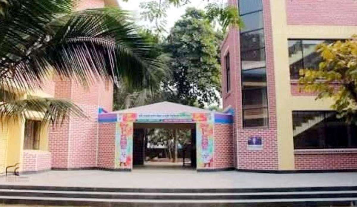 হাবিপ্রবি টিএসসিতে বাড়ছে শিক্ষার্থীর চাপ, বাড়েনি বসার ব্যবস্থা