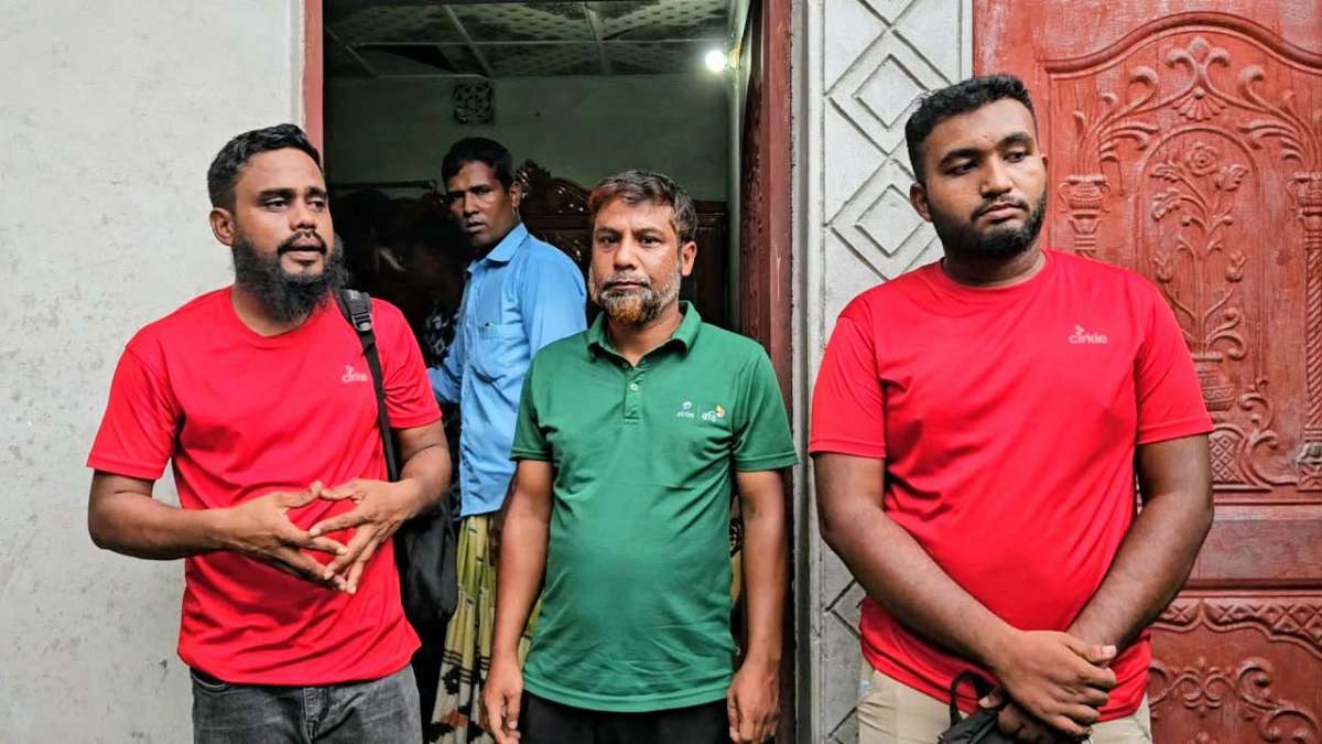 পঞ্চগড়ে সিম বিক্রির আড়ালে নগদ একাউন্ট আটক রবি ও সারকেলের তিন ব্র্যান্ড প্রোমোটার আটক 