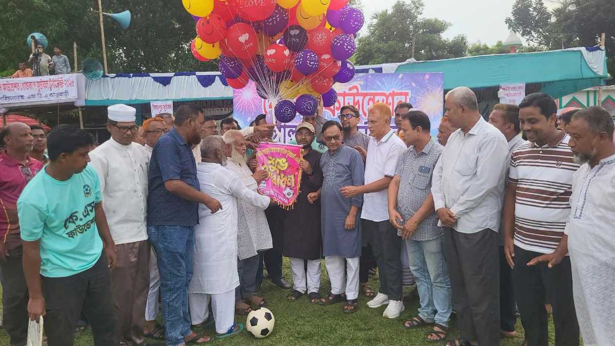 বীরগঞ্জে কে.এস. ফাউন্ডেশন গোল্ডকাপ ফুটবল টুর্নামেন্টের উদ্বোধন