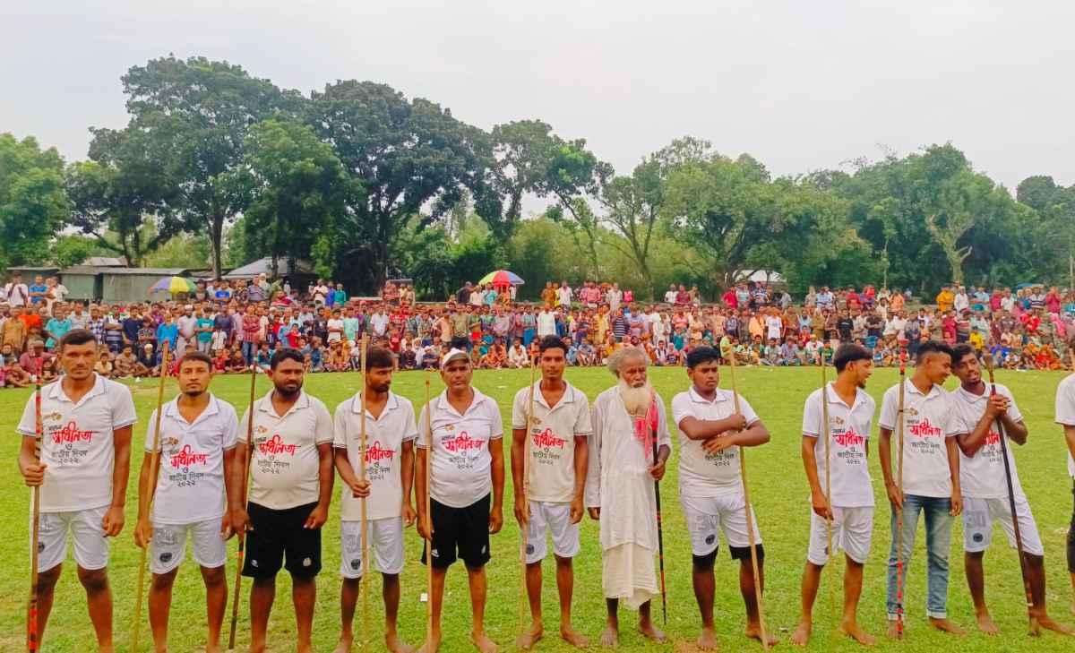 বীরগঞ্জে আবহমান গ্রাম বাংলার ঐতিহ্যবাহী লাঠি খেলা অনুষ্ঠিত
