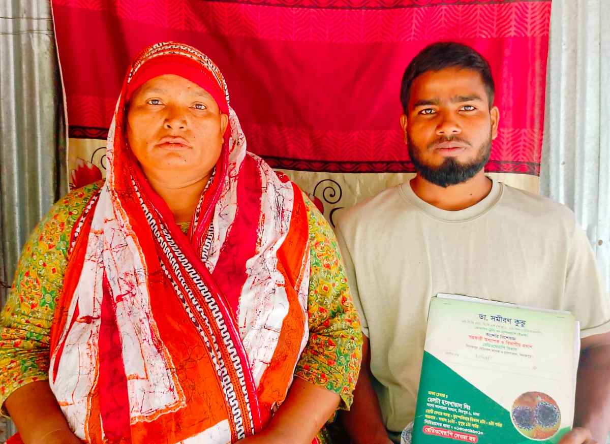 বীরগঞ্জের শীতলাই গ্রামের ক্যান্সারে আক্রান্ত খাদিজা বাঁচতে সবার সহযোগিতা চান