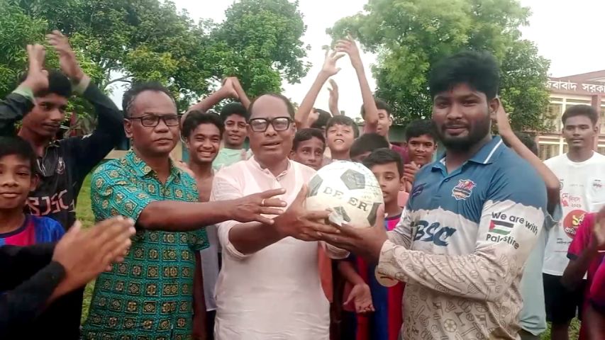 যুবসমাজকে মাঠ মুখি করতে আতিয়ার রহমানের ব্যতিক্রমী উদ্যোগ