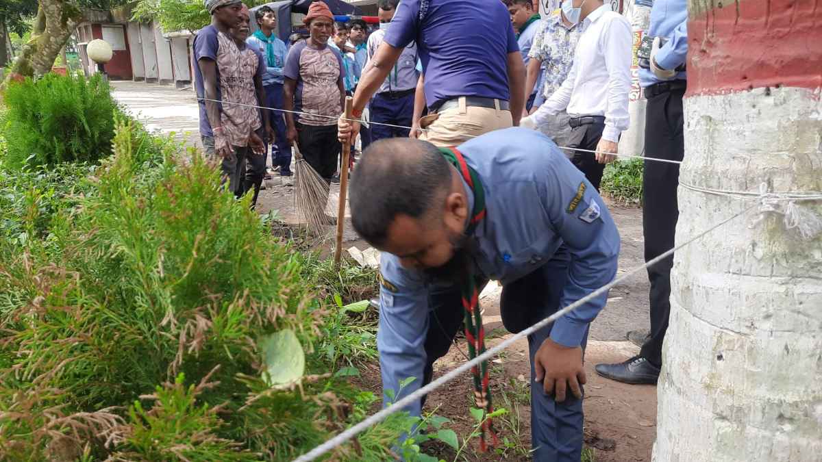 হিলিতে ডেঙ্গু প্রতিরোধ ও পরিচ্ছন্নতা অভিযান শুরু