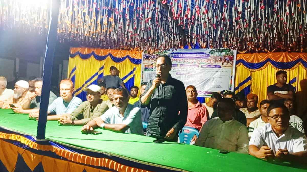 বীরগঞ্জে মাদ্রাসা মোড়ে দিনব্যাপী ঐতিহ্যবাহী হাডুডু খেলা