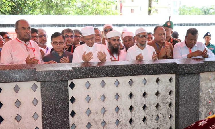 সিলেটে শাহজালাল ও শাহপরানের মাজার জিয়ারত রাষ্ট্রপতির