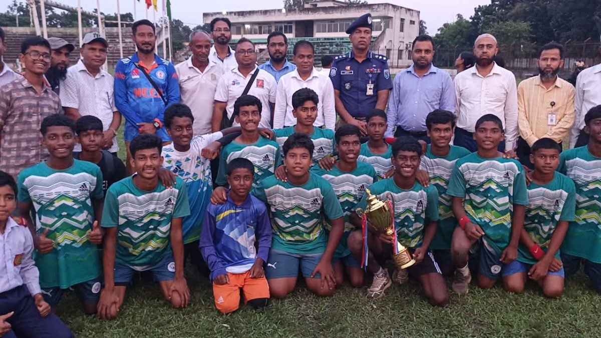 দিনাজপুরে গ্রীষ্মকালিন ক্রীড়া প্রতিযোগিতার সমাপনি ও পুরষ্কার বিতরণ অনুষ্ঠান সম্পন্ন