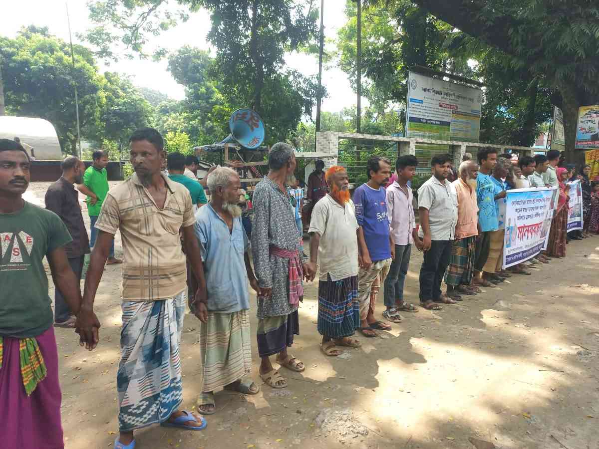 ‎নয় বছর পর এসিডদগ্ধ গৃহবধূ আমেনার মৃত্যু, প্রধান আসামি গ্রেফতারের দাবিতে লালমনিরহাটে মানববন্ধন