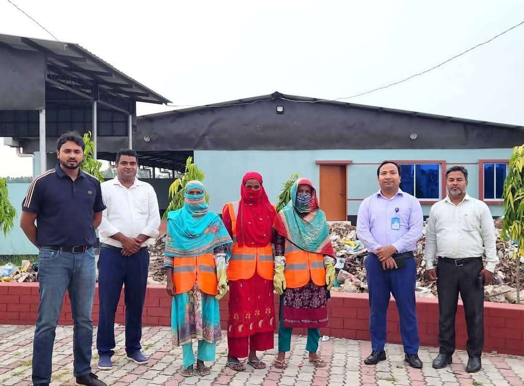 আবর্জনামুক্ত শহর গড়তে বীরগঞ্জ পৌরসভার নতুন উদ্যোগ