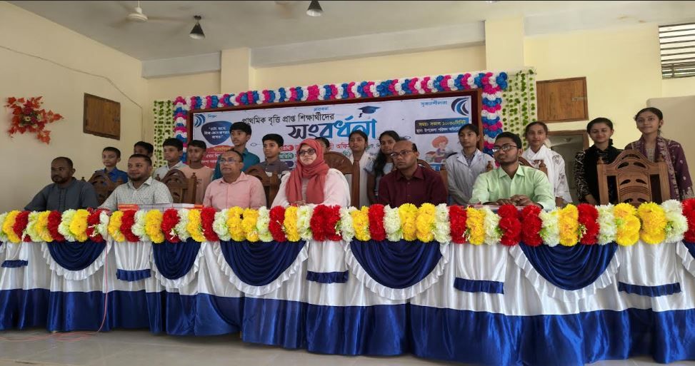 ঘোড়াঘাটে প্রাথমিক বৃত্তি প্রাপ্ত শিক্ষার্থীদের সংবর্ধনা