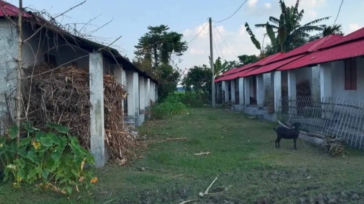 ঘর আছে, মানুষ নেই: নীলফামারীতে আশ্রয়ণ প্রকল্পের বেশির ভাগ ঘরেই তালা!