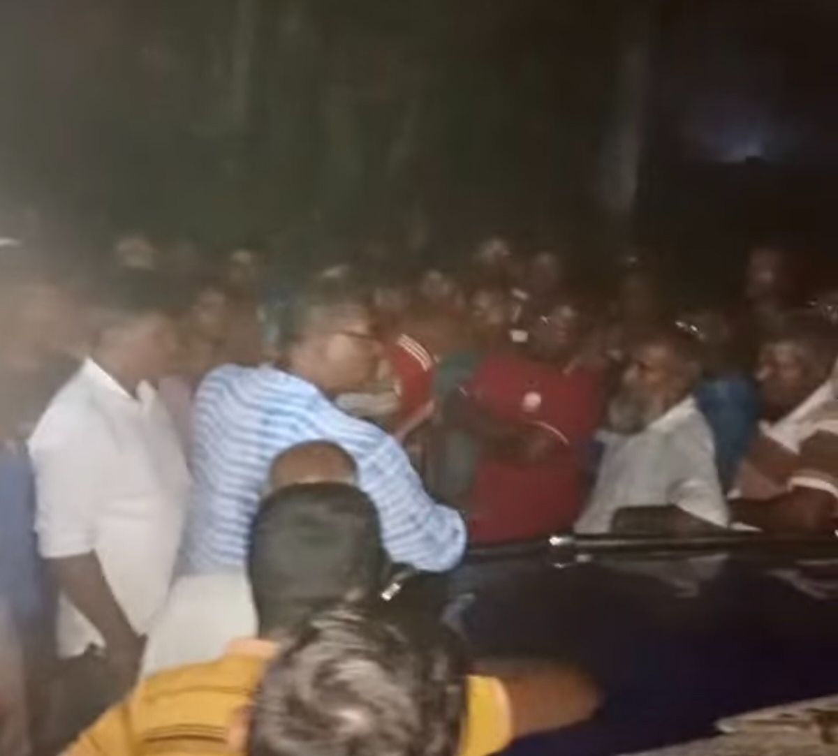 বীরগঞ্জে মাদক নির্মূল কমিটির অভিযানে ৫ মাদক কারবারি ও সেবনকারী আটক