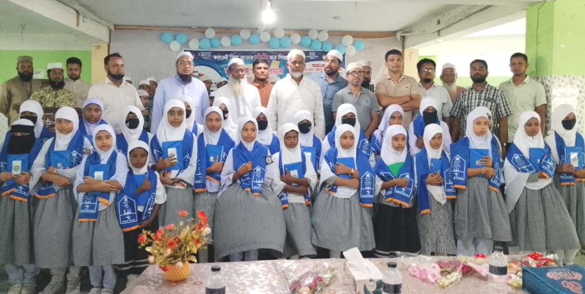 বীরগঞ্জে ৬২ শিক্ষার্থীকে পবিত্র কুরআন প্রদান ও সবক অনুষ্ঠান