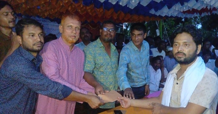 বীরগঞ্জে ঐতিহ্যবাহী পাতাখেলা, মাতলেন শত শত দর্শনার্থী