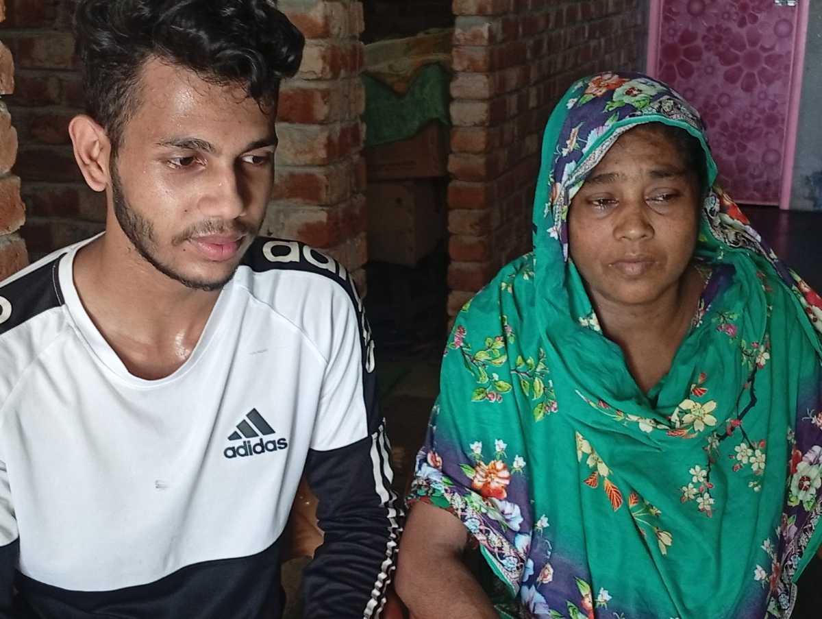 অর্থ সংকটে থমকে গেছে বীরগঞ্জের রোমেনা বেগমের চিকিৎসা,  অনিশ্চিত ছেলের পড়াশুনা