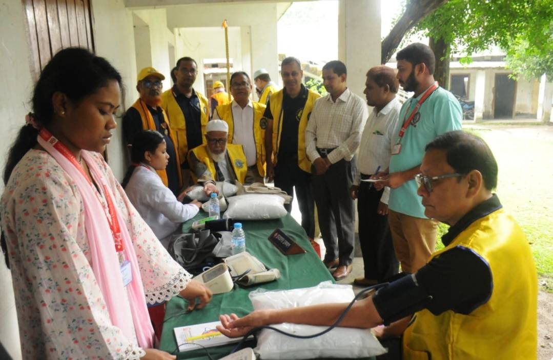 রংপুর লায়ন্স ক্লাবের উদ্যোগে স্বাস্থ্যসেবা ও চিকিৎসা ক্যাম্প