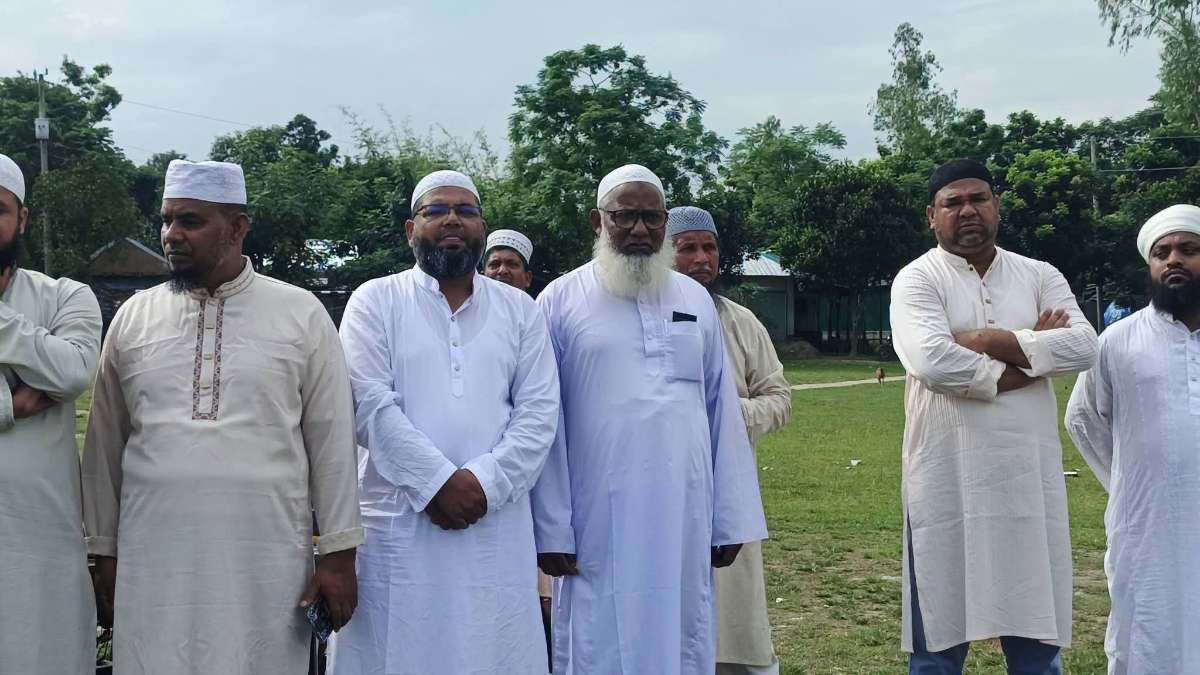 বীরগঞ্জে শ্রমিক কল্যাণ ফেডারেশন সভাপতি হামিদুর রহমানের বাবার জানাজা সম্পন্ন