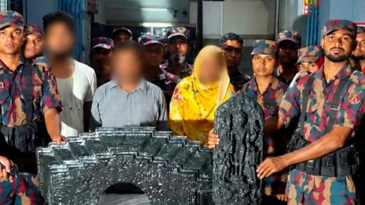গাইবান্ধায় পৌনে দুই মণ ওজনের কষ্টিপাথরের ২ মূর্তি উদ্ধার, গ্রেপ্তার ৩