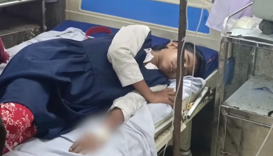 ঠাকুরগাঁওয়ে আবারও মিড ডে মিলের ডিম খেয়ে ২০ শিক্ষার্থী হাসপাতালে ভর্তি